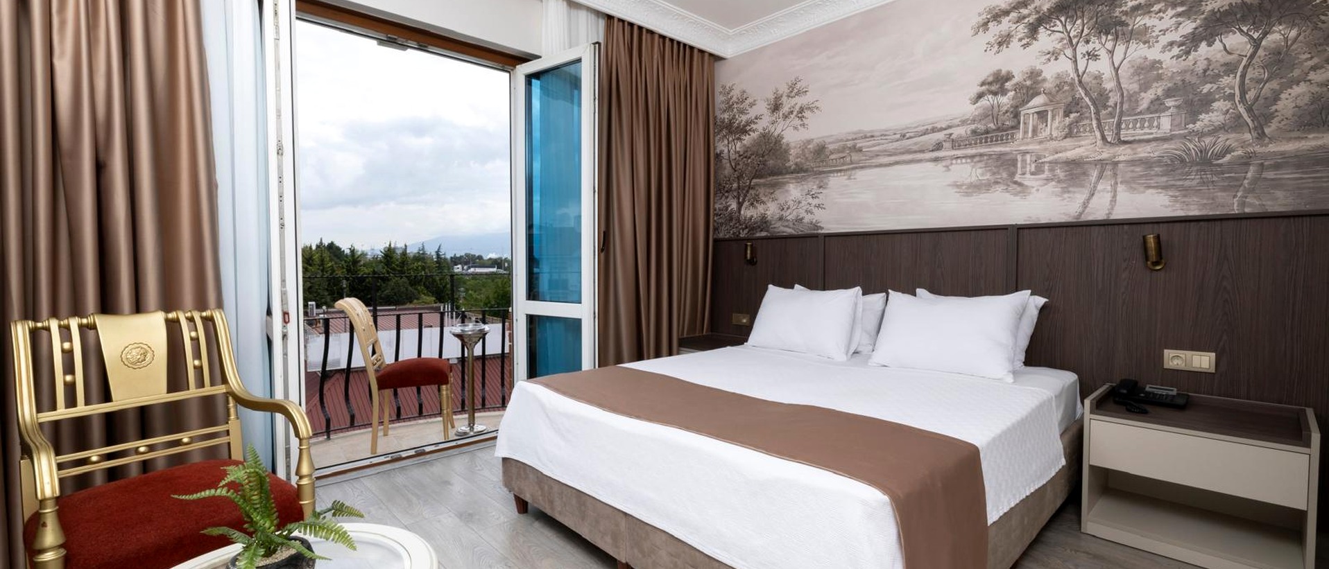 Pasha Palas oda ve balkon